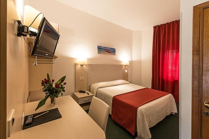 Imagen de la habitación del Hotel HOTEL ARISTON. Foto 11