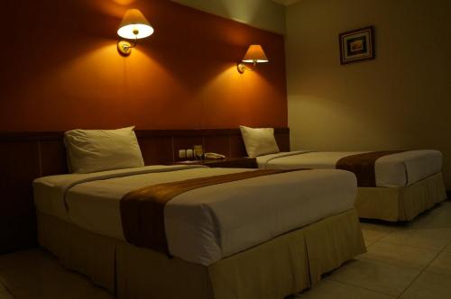 Imagen de la habitación del Hotel HOTEL ASRI CIREBON. Foto 6
