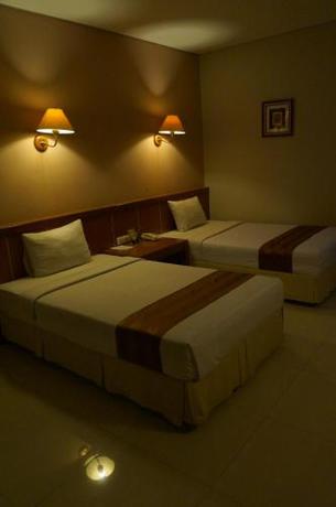 Imagen de la habitación del Hotel HOTEL ASRI CIREBON. Foto 7