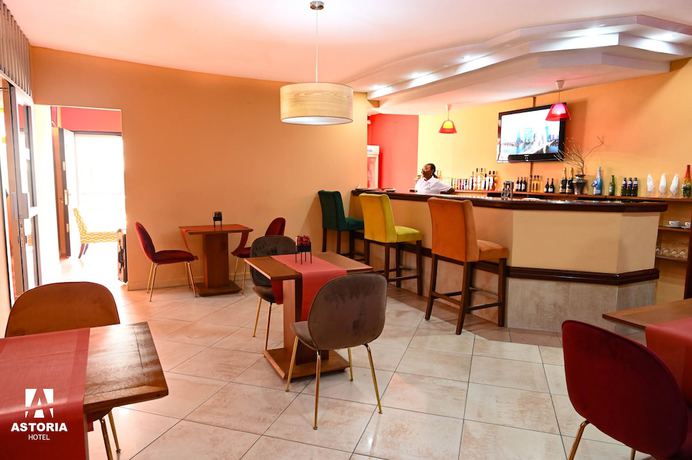 Imagen del bar/restaurante del Hotel HOTEL ASTORIA, Douala. Foto 6