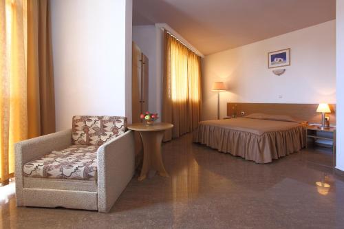 Imagen de la habitación del Hotel HOTEL AURORA. Foto 16