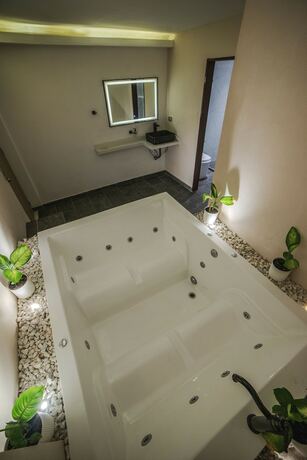 Imagen general del Hotel HOTEL BALI AT POBLADO. Foto 7