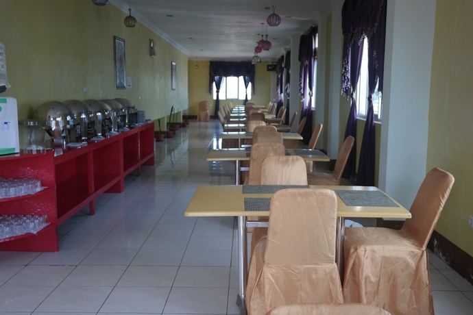 Imagen del bar/restaurante del Hotel HOTEL BAYU HILL. Foto 2