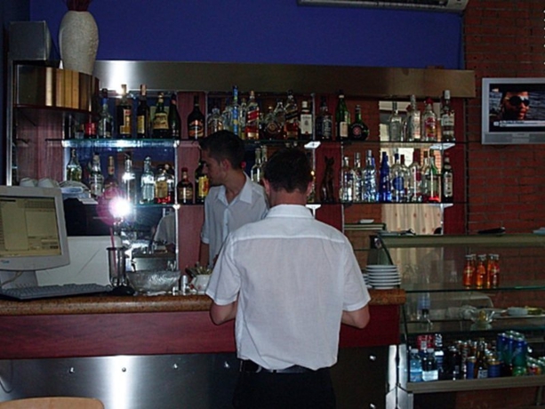Imagen general del Hotel HOTEL CALIFORNIA, Tirana. Foto 2