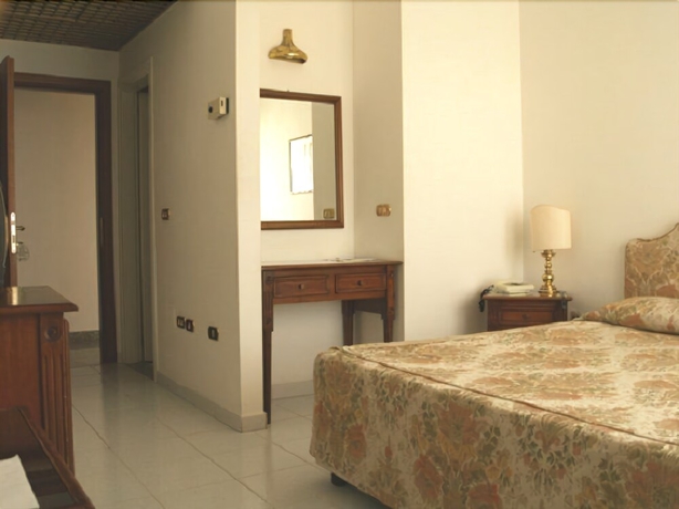 Imagen de la habitación del Hotel HOTEL CALLA. Foto 6