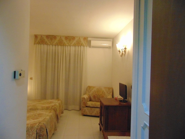 Imagen de la habitación del Hotel HOTEL CALLA. Foto 8