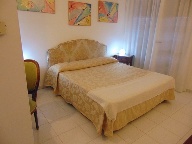 Imagen de la habitación del Hotel HOTEL CALLA. Foto 13