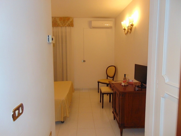 Imagen de la habitación del Hotel HOTEL CALLA. Foto 14