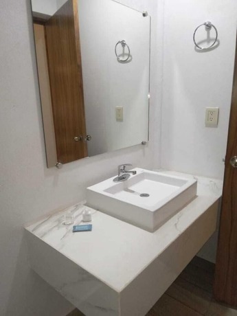 Imagen general del Hotel HOTEL CAMELINAS EXPRESS. Foto 10