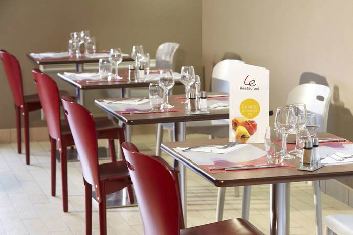 Imagen del bar/restaurante del Hotel HOTEL CAMPANILE BETHUNE - Fouquières Les Béthune. Foto 5