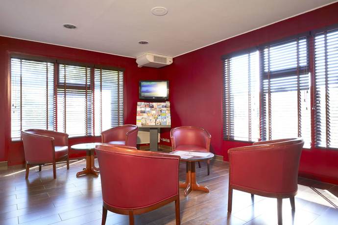 Imagen del bar/restaurante del Hotel HOTEL CAMPANILE BETHUNE - Fouquières Les Béthune. Foto 8