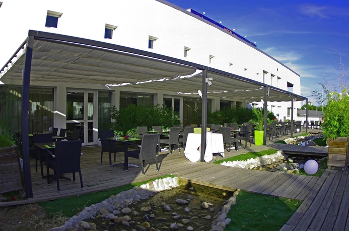 Imagen del bar/restaurante del Hotel HOTEL CAMPANILE MONTPELLIER OUEST - Croix d'Argent. Foto 7