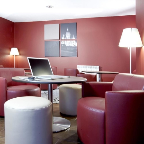 Imagen del bar/restaurante del Hotel HOTEL CAMPANILE NATURE - LES ULIS. Foto 4