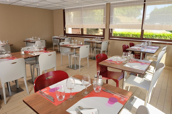 Imagen del bar/restaurante del Hotel HOTEL CAMPANILE NATURE - LIMOGES NORD. Foto 4