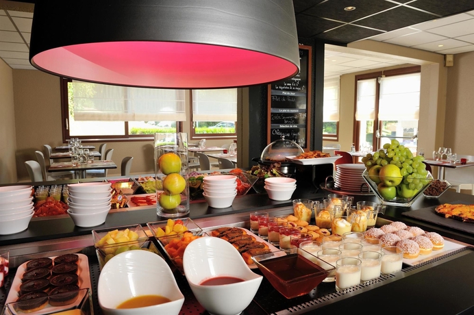 Imagen del bar/restaurante del Hotel HOTEL CAMPANILE NATURE - LIMOGES NORD. Foto 5
