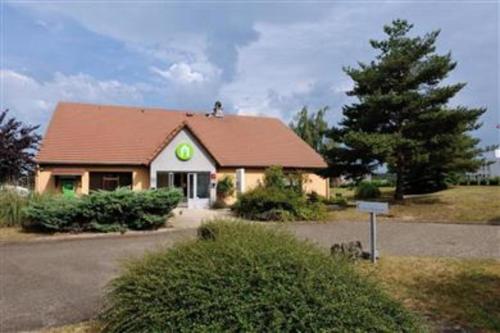 Imagen general del Hotel HOTEL CAMPANILE NATURE - MOULINS AVERMES. Foto 12