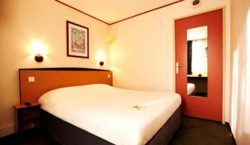 Imagen de la habitación del Hotel HOTEL CAMPANILE NATURE - MOULINS AVERMES. Foto 17