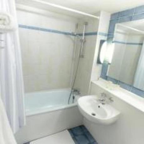 Imagen general del Hotel HOTEL CAMPANILE NATURE - MOULINS AVERMES. Foto 4