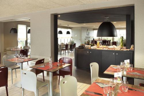 Imagen general del Hotel HOTEL CAMPANILE NATURE - MOULINS AVERMES. Foto 10