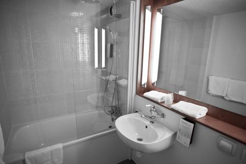 Imagen general del Hotel HOTEL CAMPANILE NIMES SUD - Caissargues. Foto 1