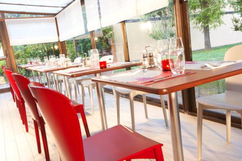 Imagen general del Hotel HOTEL CAMPANILE NIMES SUD - Caissargues. Foto 8