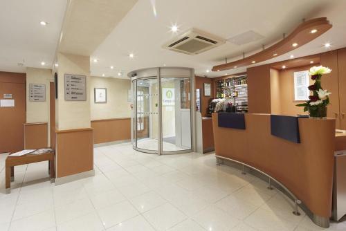 Imagen general del Hotel HOTEL CAMPANILE PARIS 14 - Maine Montparnasse. Foto 5