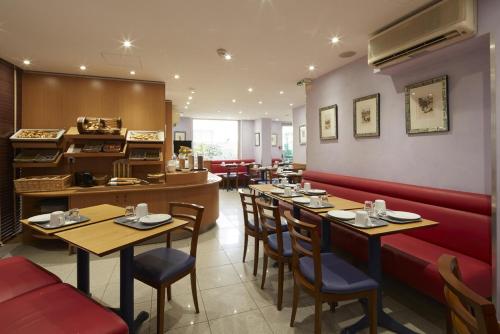 Imagen general del Hotel HOTEL CAMPANILE PARIS 14 - Maine Montparnasse. Foto 12