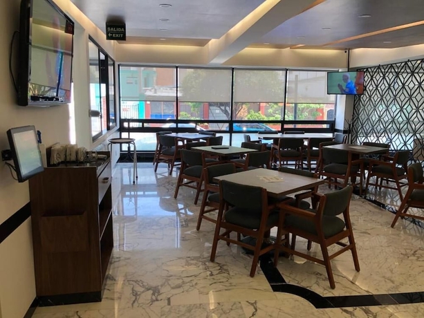 Imagen del bar/restaurante del Hotel HOTEL CASA BLANCA INTERNACIONAL. Foto 6