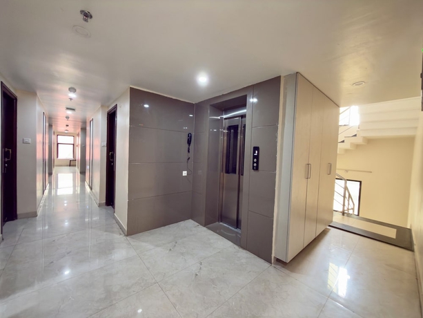 Imagen de los interiores del Hotel HOTEL CENTER POINT, Bhubaneshwar. Foto 13