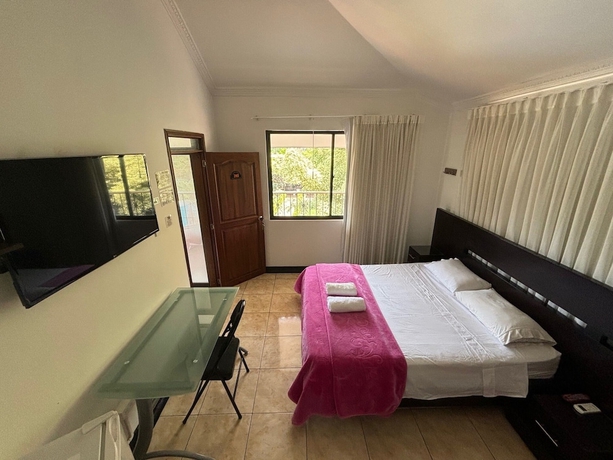 Imagen de la habitación del Hotel HOTEL CERRITOS PLAZA. Foto 9