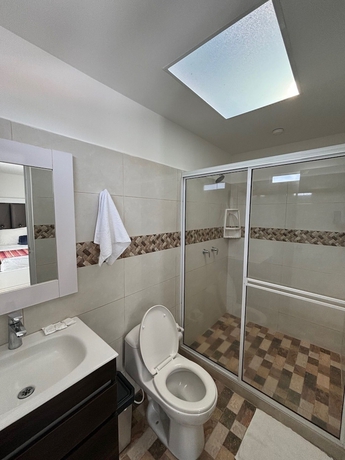 Imagen de la habitación del Hotel HOTEL CERRITOS PLAZA. Foto 14