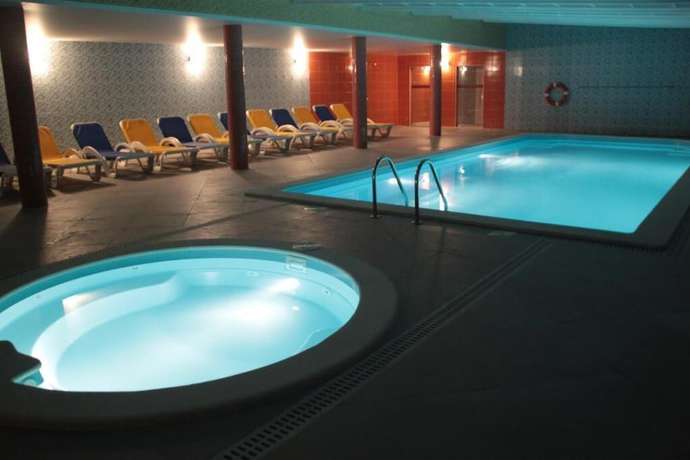 Imagen de la piscina del Hotel HOTEL COLMEIA MONTE REAL. Foto 17