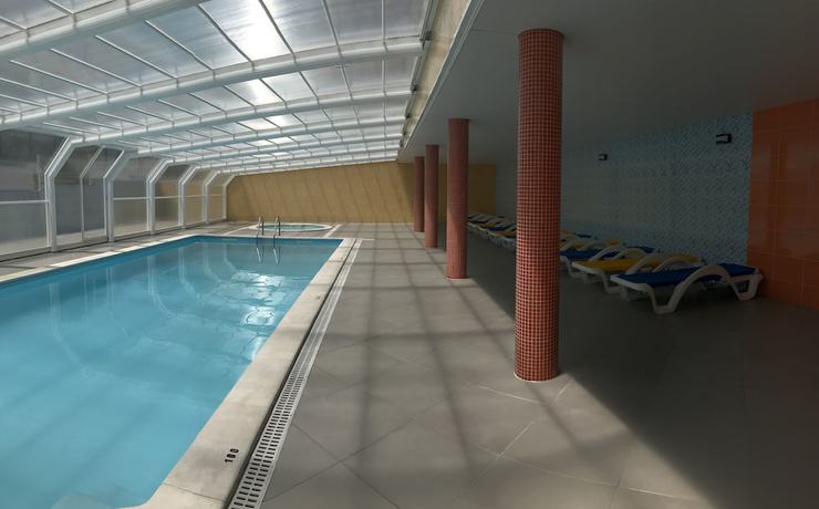 Imagen de la piscina del Hotel HOTEL COLMEIA MONTE REAL. Foto 18