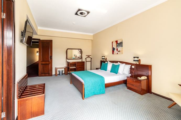 Imagen de la habitación del Hotel HOTEL COLMEIA MONTE REAL. Foto 9