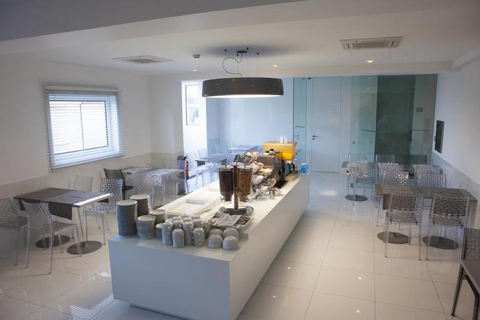 Imagen del bar/restaurante del Hotel HOTEL COSTA VERDE. Foto 2