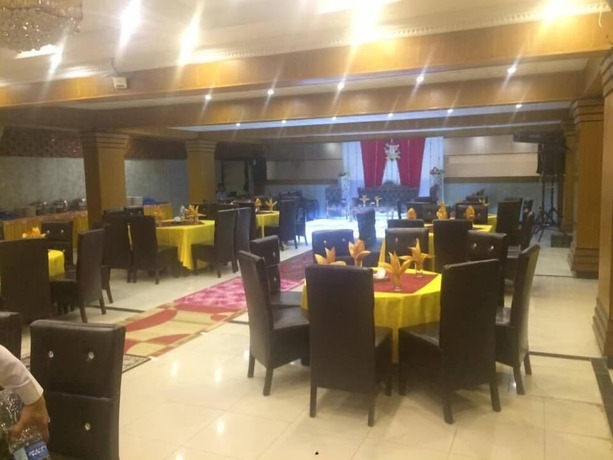 Imagen general del Hotel HOTEL CROWN. Foto 1