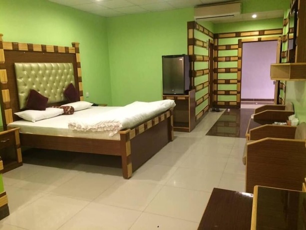 Imagen de la habitación del Hotel HOTEL CROWN. Foto 13