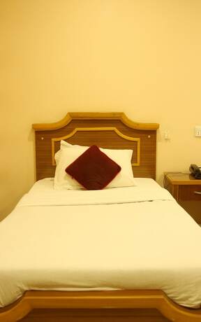 Imagen general del Hotel HOTEL CROWN. Foto 3