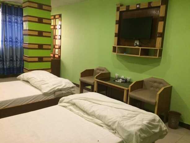 Imagen de la habitación del Hotel HOTEL CROWN. Foto 17