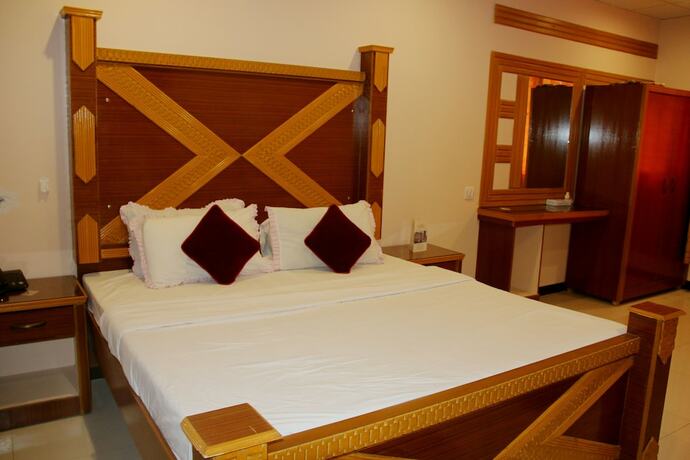 Imagen de la habitación del Hotel HOTEL CROWN. Foto 18