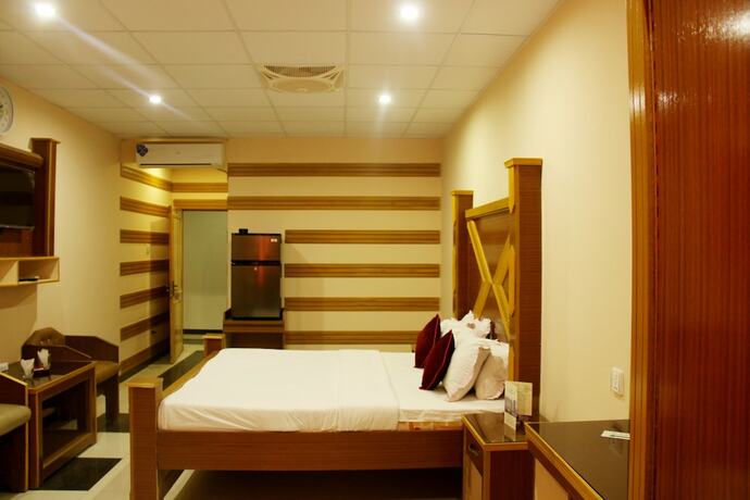 Imagen de la habitación del Hotel HOTEL CROWN. Foto 20