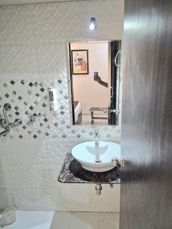 Imagen de la habitación del Hotel HOTEL D C GRAND. Foto 13