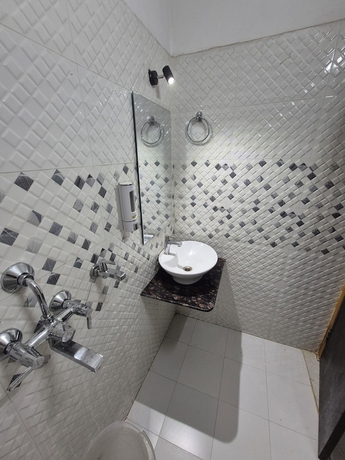 Imagen de la habitación del Hotel HOTEL D C GRAND. Foto 14