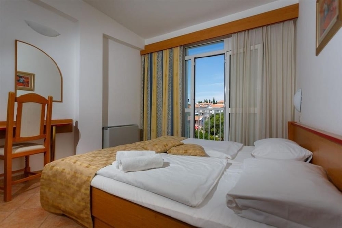 Imagen de la habitación del Hotel HOTEL DRAZICA. Foto 12