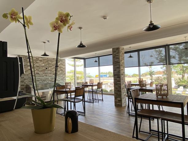 Imagen del bar/restaurante del Hotel HOTEL EL CHAPARRAL HOLIDAYS. Foto 2