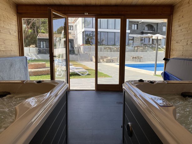 Imagen de la piscina del Hotel HOTEL EL CHAPARRAL HOLIDAYS. Foto 13