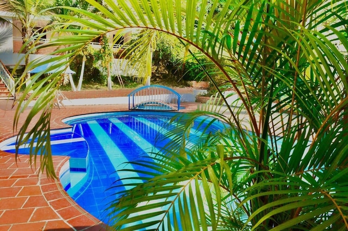 Imagen de la piscina del Hotel HOTEL EL PORTON DE SAN GIL. Foto 13