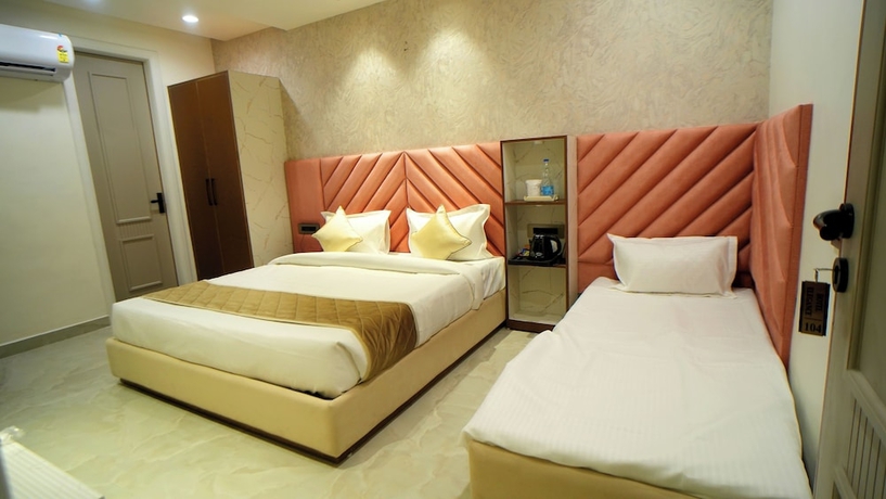 Imagen de la habitación del Hotel HOTEL ELEGANCE. Foto 7