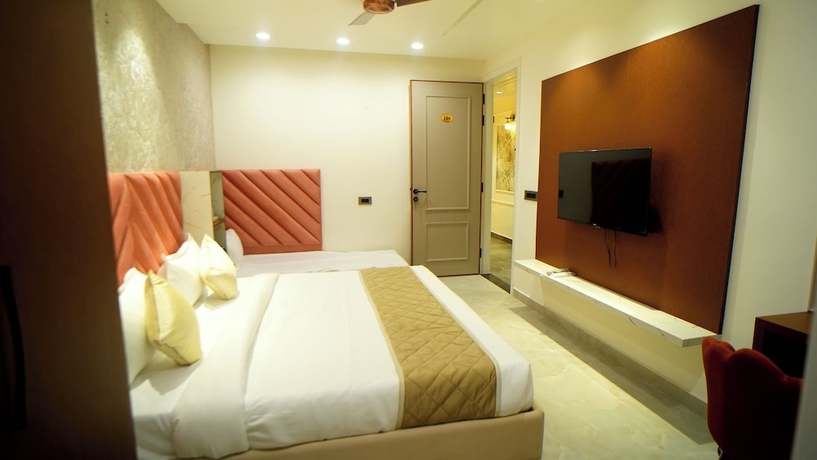Imagen de la habitación del Hotel HOTEL ELEGANCE. Foto 8