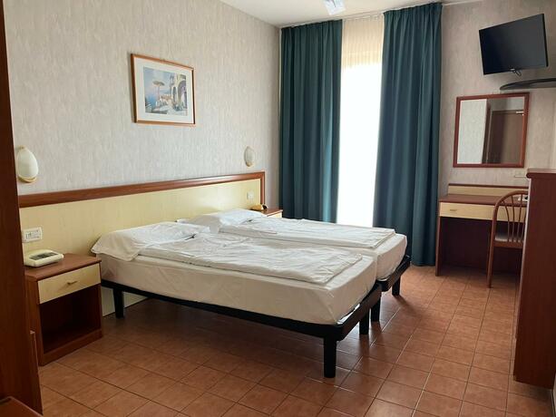 Imagen general del Hotel HOTEL FLORIDA. Foto 19